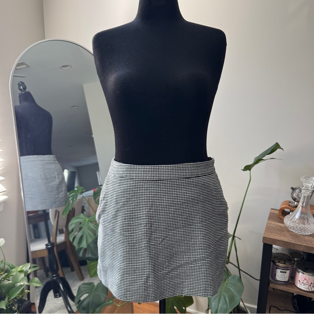 Abercrombie & Fitch Black and White Mini Skirt